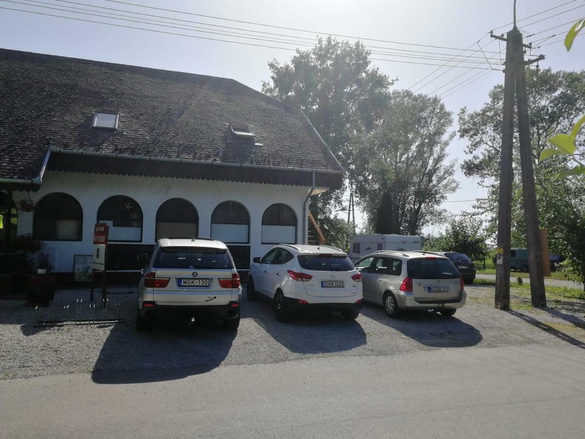 Balatonberény Margareta Etterem Es Vendeghaz Gasthaus المظهر الخارجي الصورة